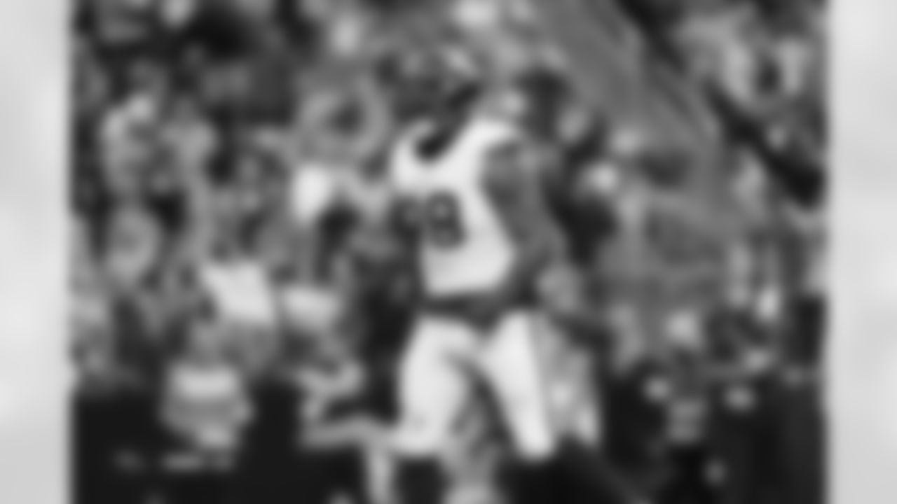 John Franklin-Myers (98) during the Broncos' Week 14 game against the Las Vegas Raiders at Allegiant Stadium in Las Vegas, Nevada on December 7, 2025. Photo by Gabriel Christus / Denver Broncos