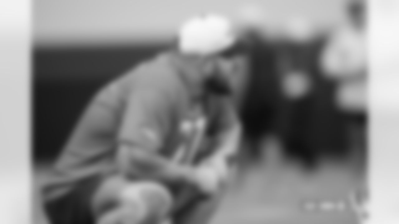 Quinn Meinerz during practice at Broncos Park Powered by CommonSpirit in Englewood, Colorado on November 4, 2025. Photo by Gabriel Christus / Denver Broncos