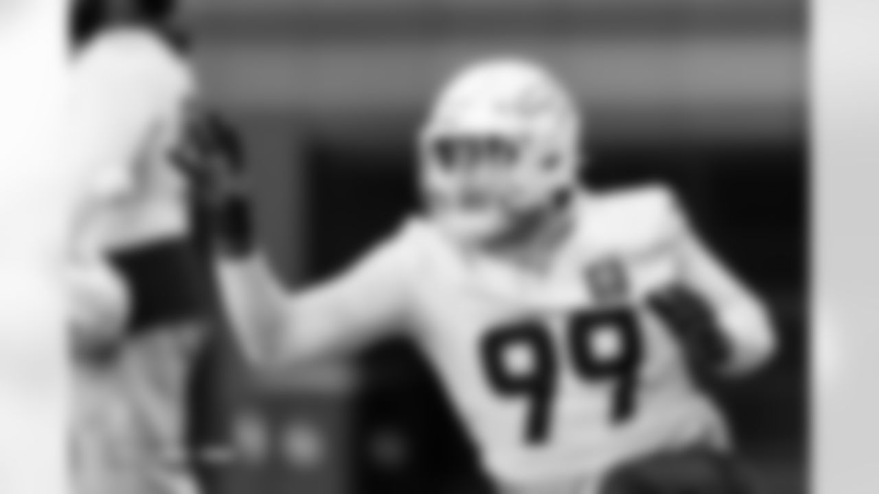 Zach Allen during practice at Broncos Park Powered by CommonSpirit in Englewood, Colorado on December 17, 2025. Photo by Ben Swanson / Denver Broncos