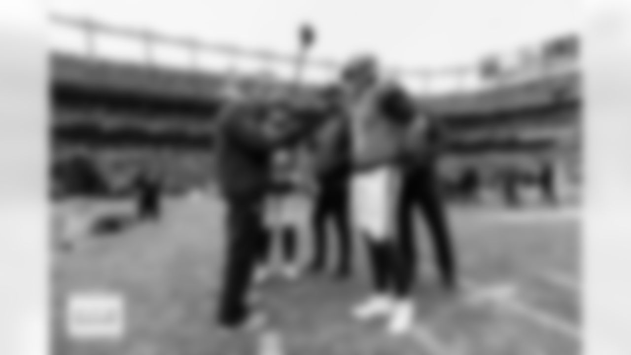 Denver Broncos head coach Sean Payton talks with quarterback Jarrett Stidham (8) before the AFC Championship Game between the Denver Broncos and New England Patriots at Empower Field at Mile High in Denver, Colorado on January 25, 2026. Photo by Gavin Liddell / Denver Broncos