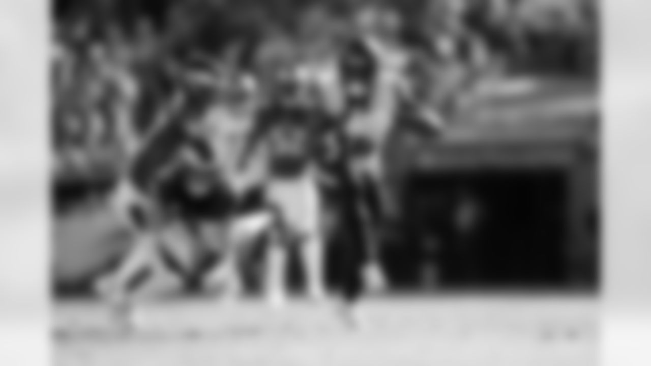 Denver Broncos wide receiver Courtland Sutton (14) runs with the ball after a reception during the Broncos' Week 5 game against the Philadelphia Eagles at Lincoln Financial Field in Philadelphia, Pennsylvania on October 5, 2025. Photo by Gabriel Christus / Denver Broncos