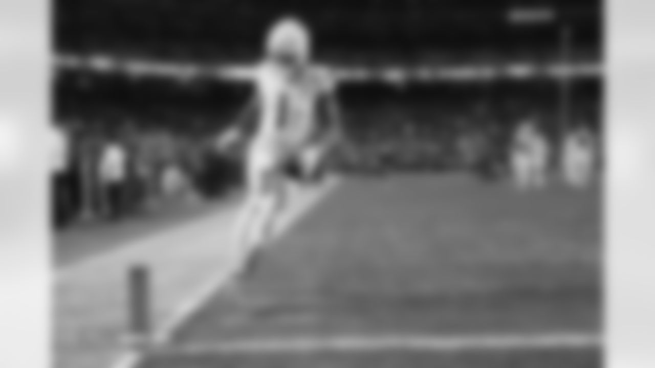 Evan Engram (1) before the Broncos' Week 17 game against the Kansas City Chiefs at GEHA Field at Arrowhead Stadium in Kansas City, Missouri on December 25, 2025. Photo by Ben Swanson / Denver Broncos