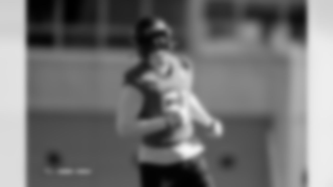 Que Robinson during practice at Broncos Park Powered by CommonSpirit in Englewood, Colorado on October 30, 2025. Photo by Gabriel Christus / Denver Broncos