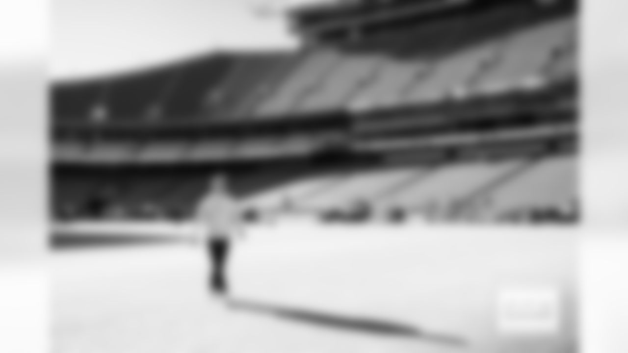 Bo Nix warms up before the Broncos' Week 10 game against the Kansas City Chiefs at GEHA Field at Arrowhead Stadium in Kansas City, Missouri on November 10, 2024. Photo by Gabriel Christus / Denver Broncos