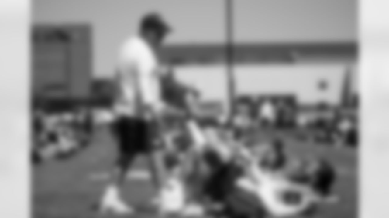 Sean Payton with Cody Barton and Alex Singleton during practice on Monday, September 2, 2024 at Broncos Park Powered by CommonSpirit in Englewood, Colorado.
Photo by Gabriel Christus / Denver Broncos