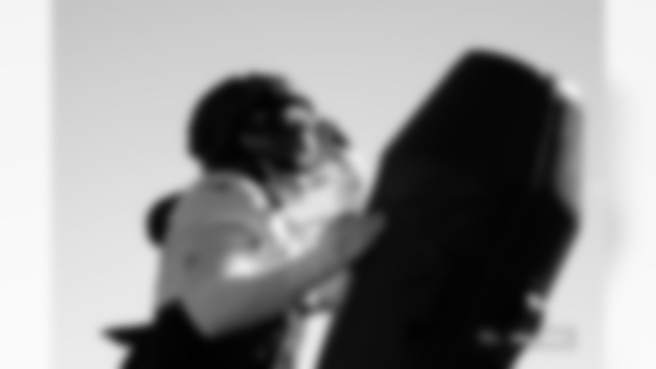 Malcolm Roach during practice at Broncos Park Powered by CommonSpirit in Englewood, Colorado on November 13, 2025. Photo by Ben Swanson / Denver Broncos