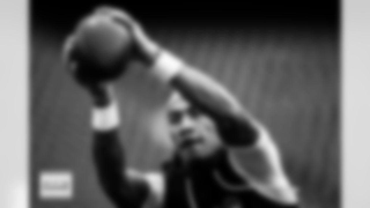 Pat Bryant warms up before the Broncos' Week 9 game against the Houston Texans at NRG Stadium in Houston, Texas on November 2, 2025. Photo by Ben Swanson / Denver Broncos