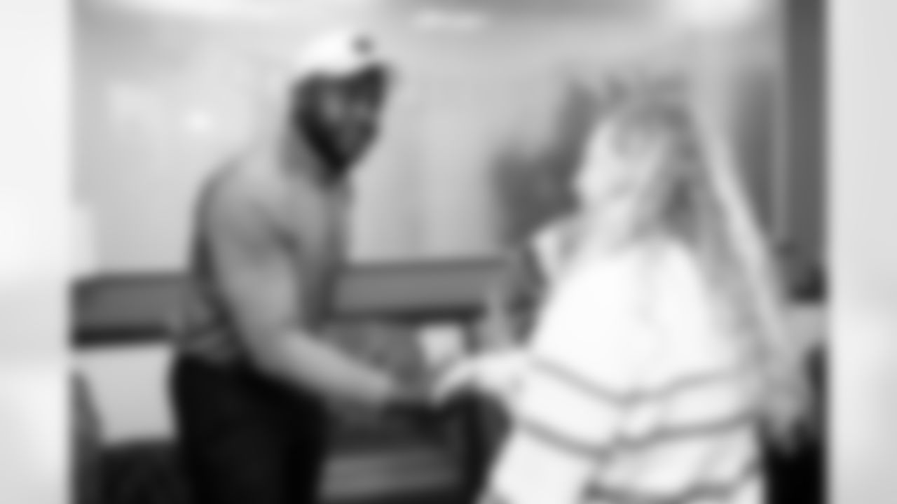 Montee Ball during a visit to CommonSpirit's St. Anthony Hospital in Lakewood, Colorado on October 21, 2025. Photo by Ben Swanson / Denver Broncos