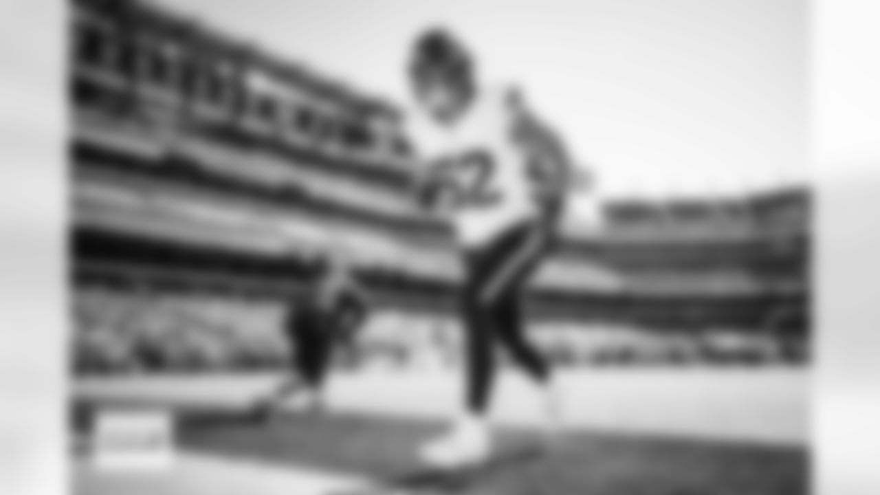 Denver Broncos linebacker Jonah Elliss (52) warms up before the Broncos' Week 5 game against the Philadelphia Eagles at Lincoln Financial Field in Philadelphia, Pennsylvania on October 5, 2025. Photo by Ben Swanson / Denver Broncos