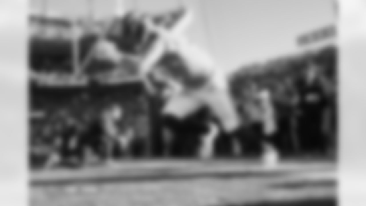 Jonah Elliss before the Broncos' Week 15 game against the Green Bay Packers at Empower Field at Mile High in Denver, Colorado on December 14, 2025. Photo by Ben Swanson / Denver Broncos