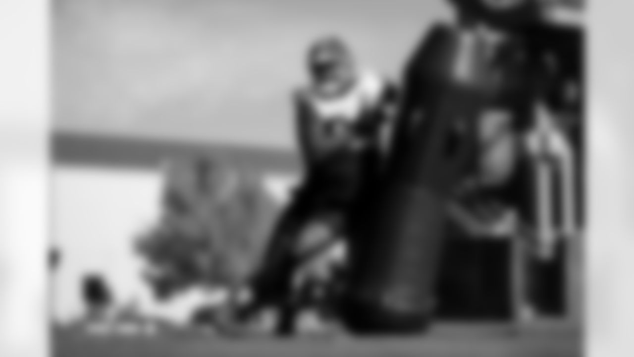 Eyioma Uwazurike during practice at Broncos Park Powered by CommonSpirit in Englewood, Colorado on October 23, 2025. Photo by Ben Swanson / Denver Broncos