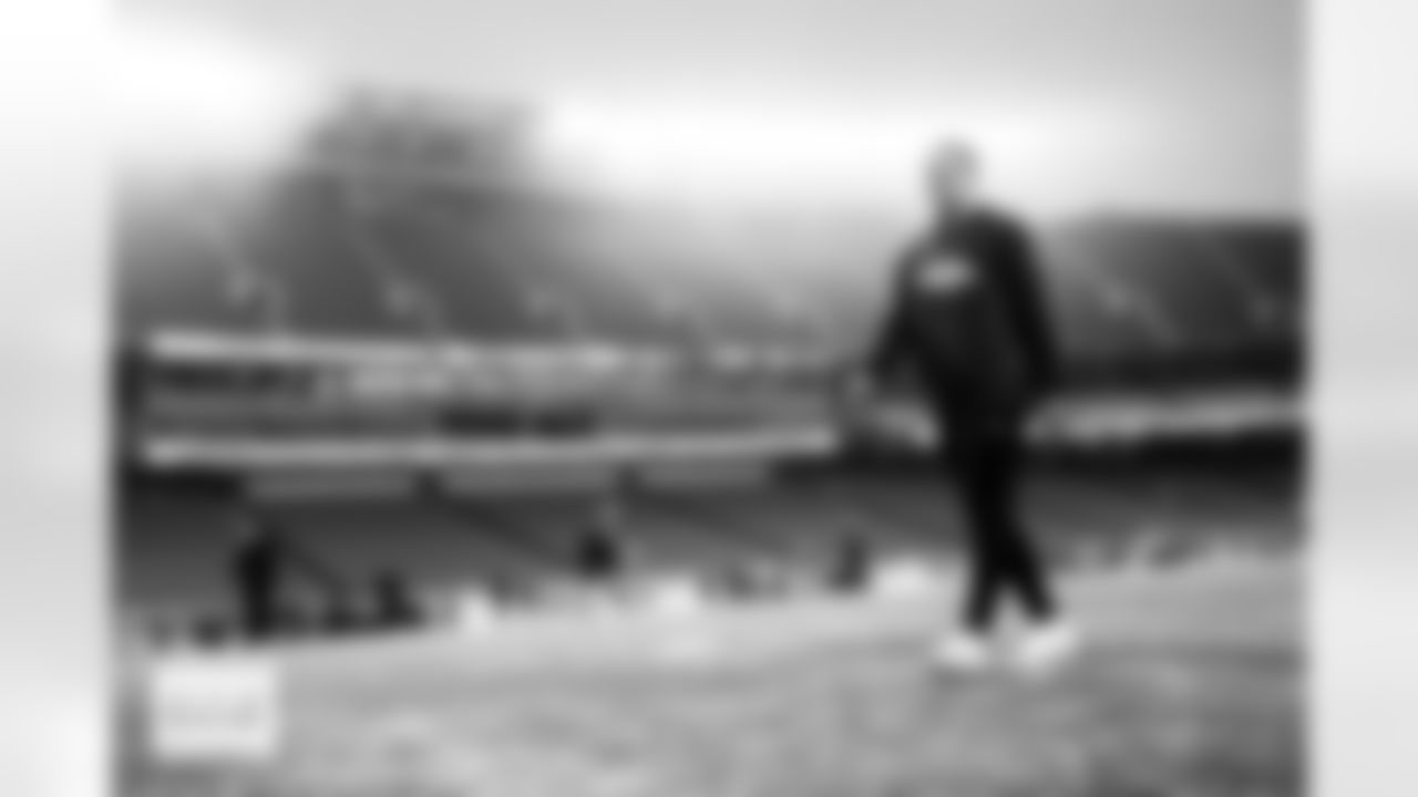 Bo Nix before the Broncos' Week 17 game against the Kansas City Chiefs at GEHA Field at Arrowhead Stadium in Kansas City, Missouri on December 25, 2025. Photo by Ben Swanson / Denver Broncos