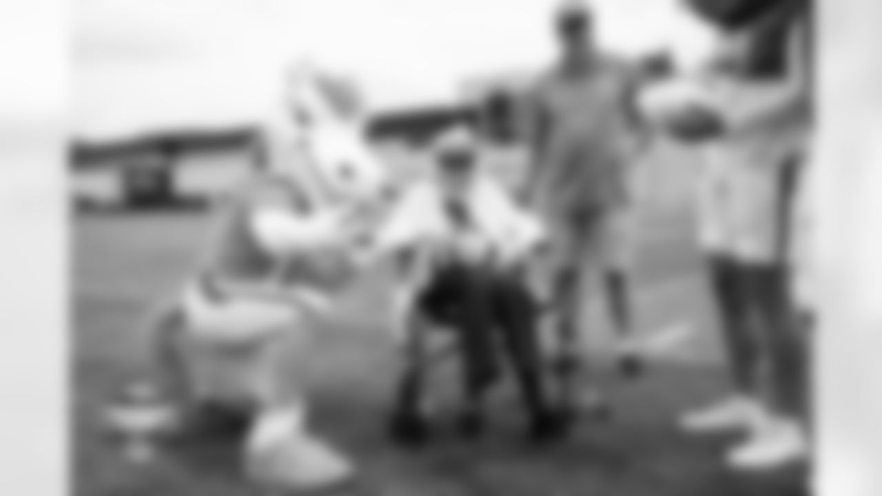 108-year-old fan Bettye Garrett meets Miles the Mascot during a training camp practice at Broncos Park Powered by CommonSpirit on July 29, 2025 in Englewood, Colorado. Photo by Ben Swanson / Denver Broncos