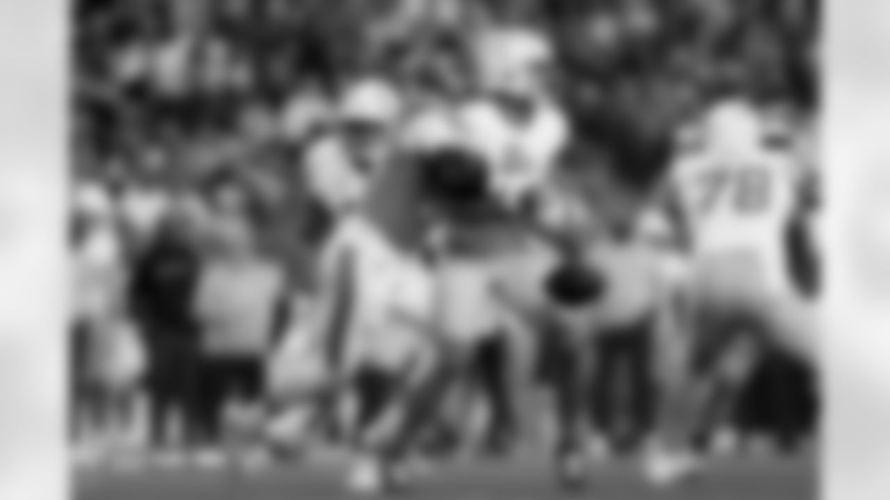 Nik Bonitto during the Broncos' Week 18 game against the Los Angeles Chargers at Empower Field at Mile High in Denver, Colorado on January 4, 2026. Photo by Ben Swanson / Denver Broncos