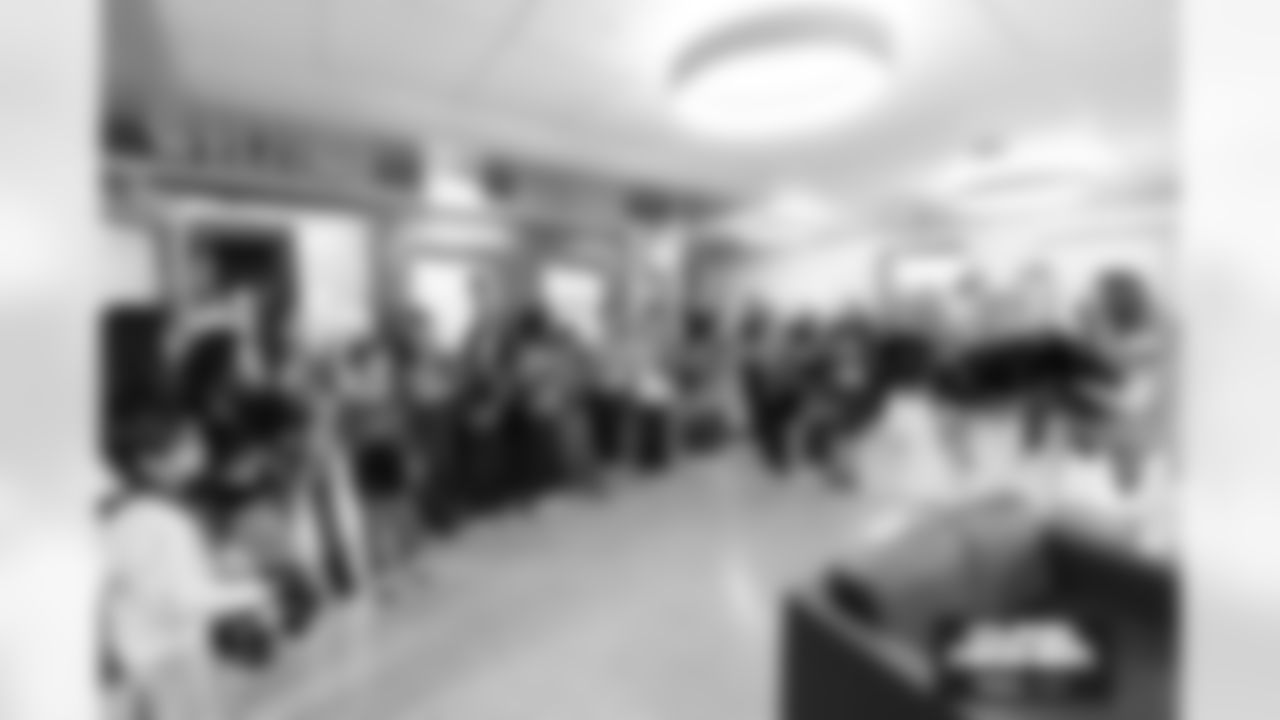 Students do a cheer for the Denver Broncos Cheerleaders during a school hallway parade to celebrate the Denver Broncos making the playoffs on Thursday, January 15, 2026 at Montview Elementary School in Denver, Colorado.
Photo by Gabriel Christus / Denver Broncos