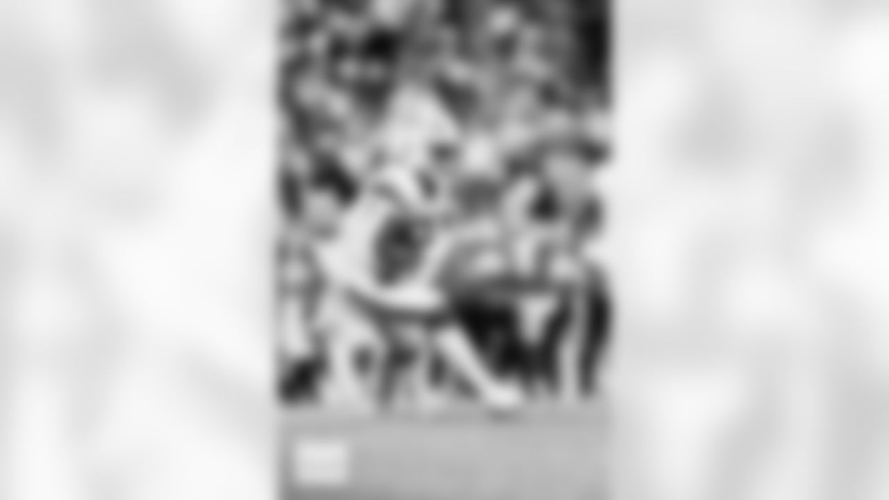 during the Broncos' Week 17 game against the Kansas City Chiefs at GEHA Field at Arrowhead Stadium in Kansas City, Missouri on December 25, 2025. Photo by Gabriel Christus / Denver Broncos