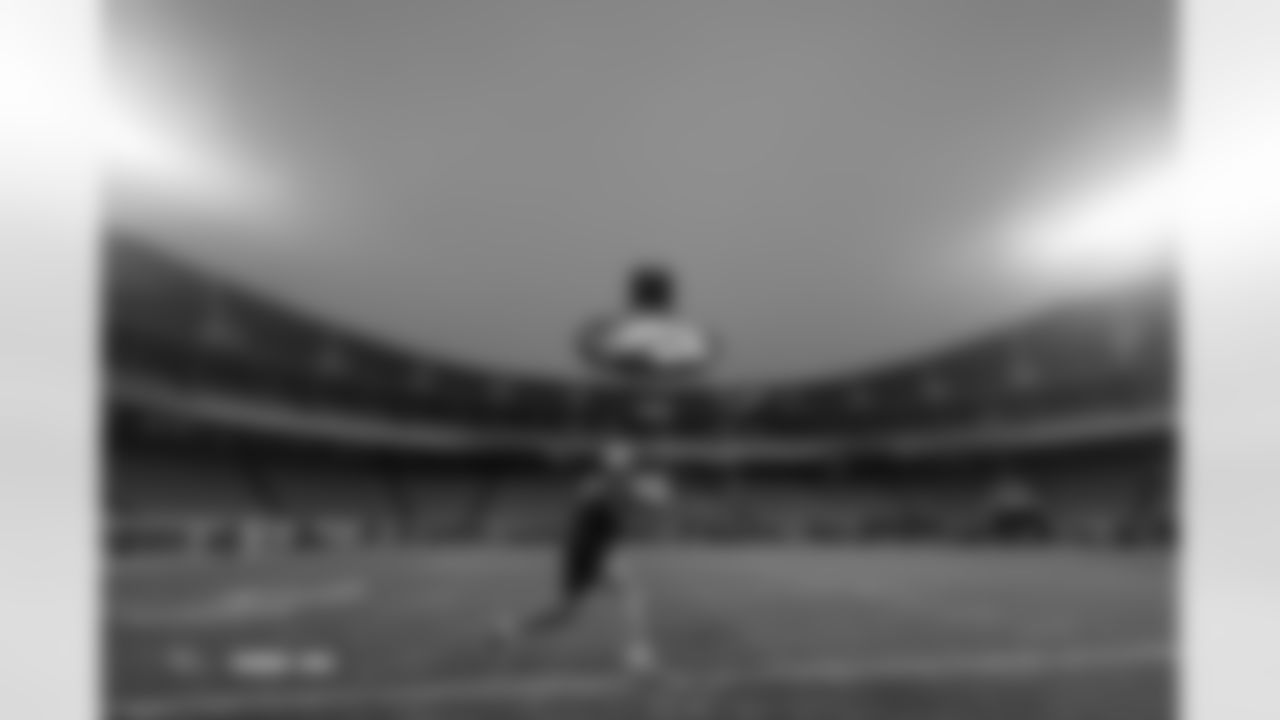 Evan Engram before the Broncos' Week 17 game against the Kansas City Chiefs at GEHA Field at Arrowhead Stadium in Kansas City, Missouri on December 25, 2025. Photo by Gabriel Christus / Denver Broncos