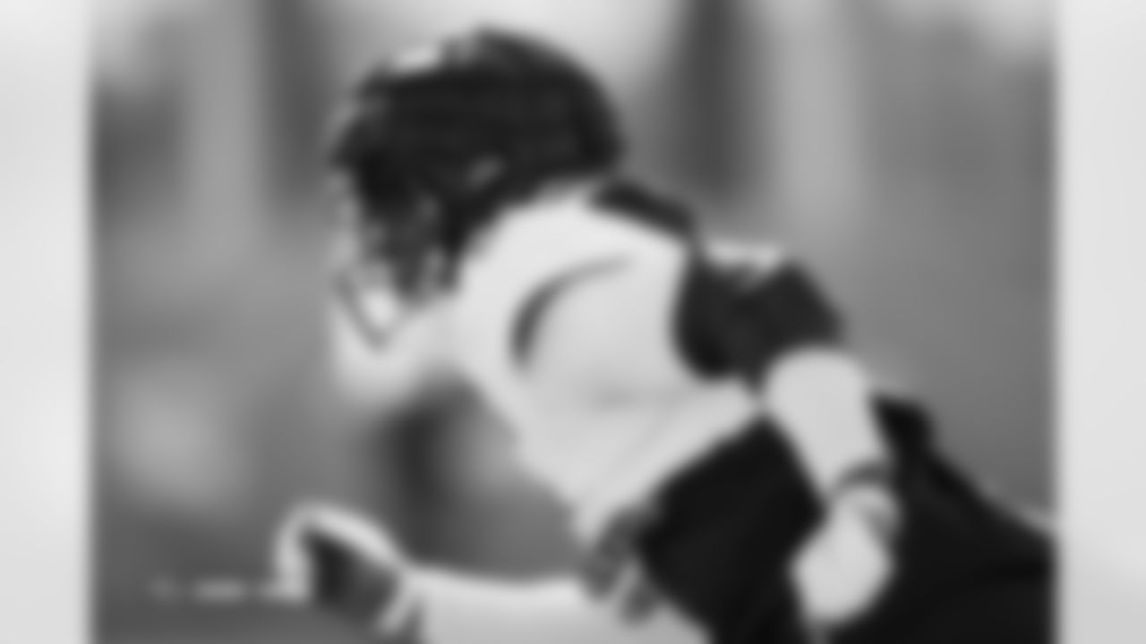 Que Robinson during practice at Broncos Park Powered by CommonSpirit in Englewood, Colorado on November 27, 2025. Photo by Ben Swanson / Denver Broncos