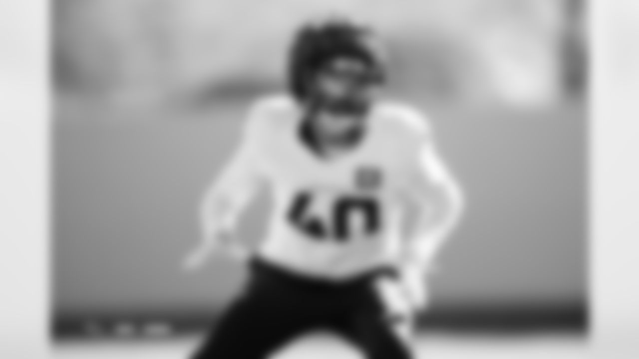 Justin Strnad during practice at Broncos Park Powered by CommonSpirit in Englewood, Colorado on November 13, 2025. Photo by Ben Swanson / Denver Broncos