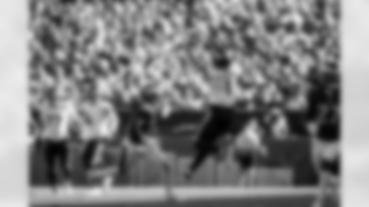 Denver Broncos tight end Evan Engram (1) makes a catch during the Broncos' Week 5 game against the Philadelphia Eagles at Lincoln Financial Field in Philadelphia, Pennsylvania on October 5, 2025. Photo by Ben Swanson / Denver Broncos