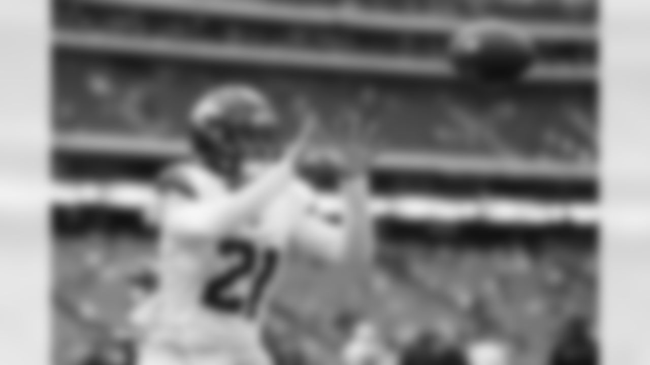 Riley Moss (21) before the Broncos' Week 9 game against the Houston Texans at NRG Stadium in Houston, Texas on November 2, 2025. Photo by Ben Swanson / Denver Broncos