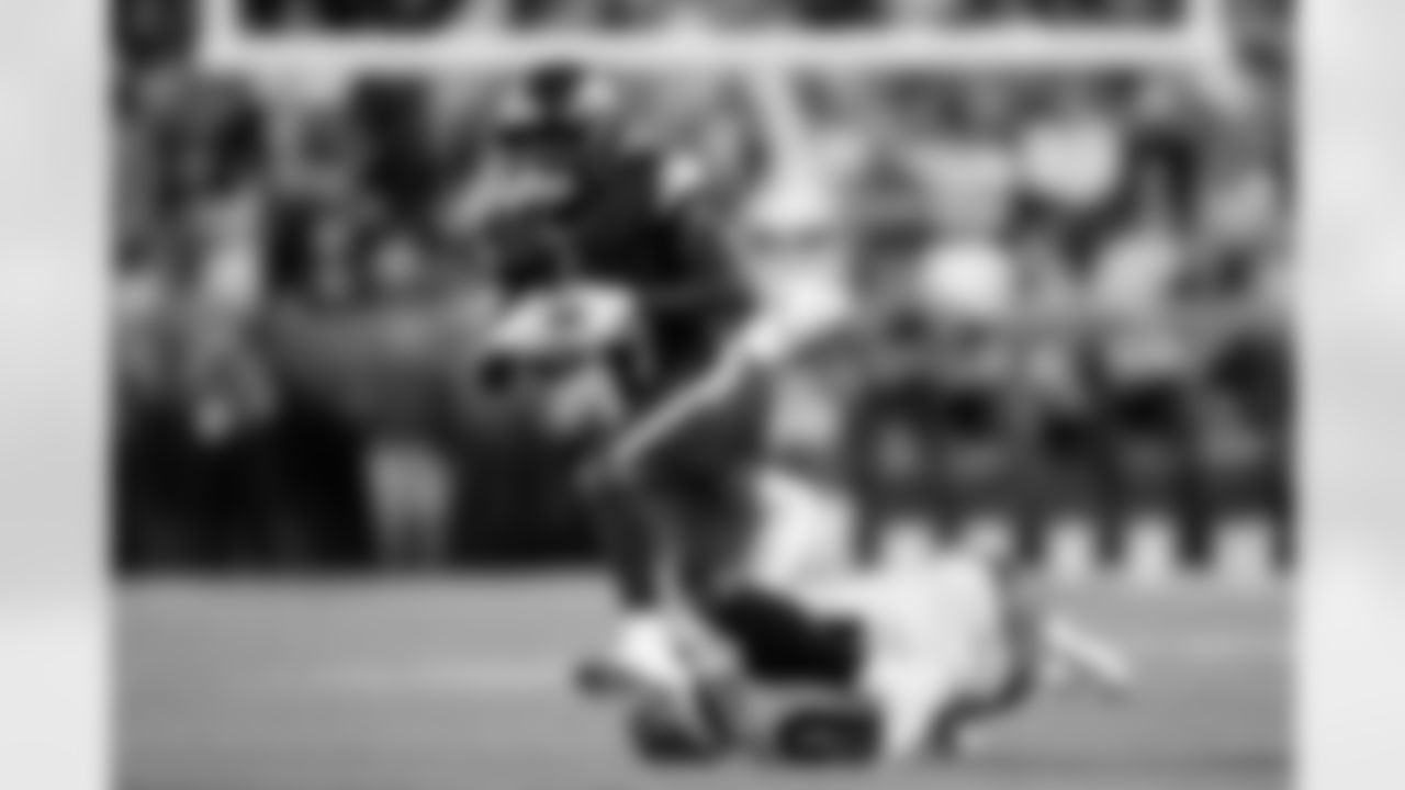 Denver Broncos wide receiver Marvin Mims Jr. (19) runs with the ball after a reception during the Broncos' Week 4 game against the Cincinnati Bengals at Empower Field at Mile High in Denver, Colorado on September 29, 2025. Photo by Ben Swanson / Denver Broncos