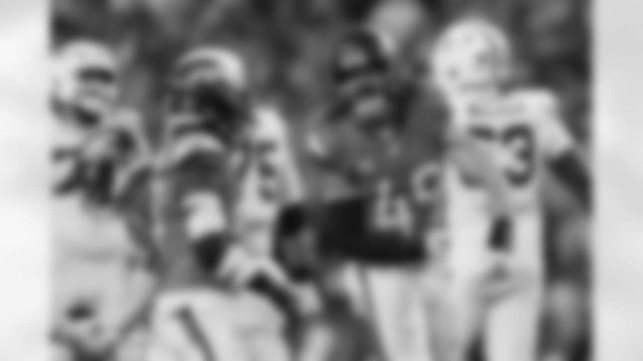 Alex Singleton (49) during the Broncos' Week 15 game against the Green Bay Packers at Empower Field at Mile High in Denver, Colorado on December 14, 2025. Photo by Gabriel Christus / Denver Broncos