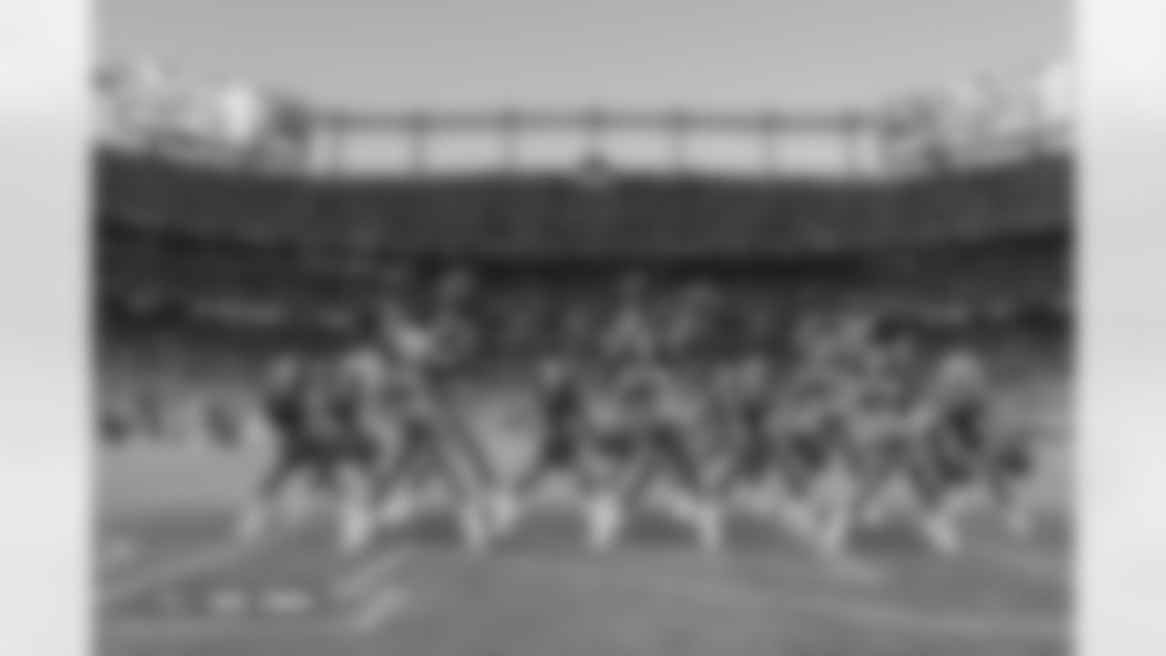 Denver Broncos Cheerleaders during the Broncos' Week 11 game against the Kansas City Chiefs at Empower Field at Mile High in Denver, Colorado on November 16, 2025. Photo by Paul Cloud / Denver Broncos