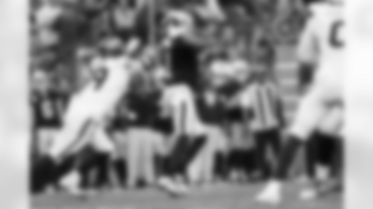 Zach Allen during the Broncos' Week 14 game against the Las Vegas Raiders at Allegiant Stadium in Las Vegas, Nevada on December 7, 2025. Photo by Gabriel Christus / Denver Broncos