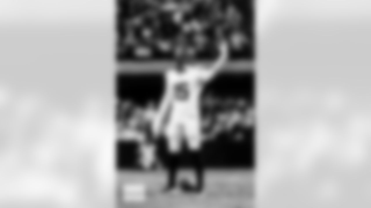 Denver Broncos linebacker Nik Bonitto (15) celebrates after a sack during the Broncos' Week 14 game against the Las Vegas Raiders at Allegiant Stadium in Las Vegas, Nevada on December 7, 2025. Photo by Ben Swanson / Denver Broncos