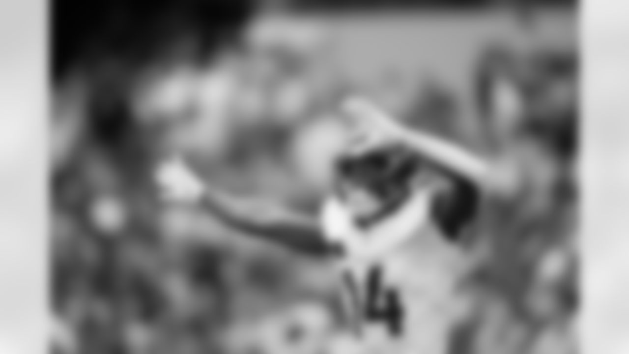 Denver Broncos wide receiver Courtland Sutton (14) celebrates a a touchdown during the Broncos' Week 3 game against the Los Angeles Chargers at SoFi Stadium in Inglewood, California on September 21, 2025. Photo by Gabriel Christus / Denver Broncos