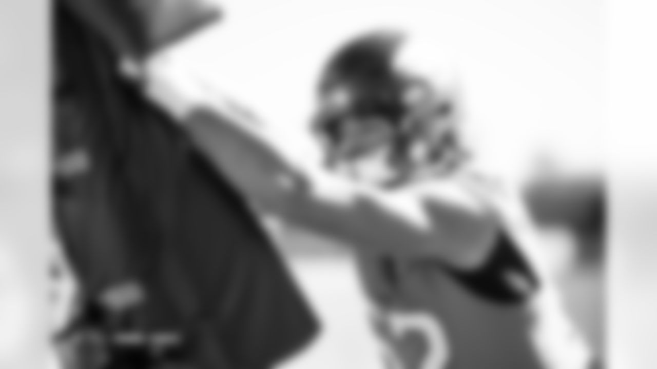 Jonah Elliss during practice at Broncos Park Powered by CommonSpirit in Englewood, Colorado on October 29, 2025. Photo by Ben Swanson / Denver Broncos