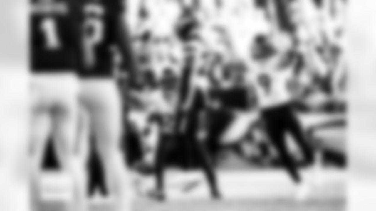 Denver Broncos cornerback Jahdae Barron (23) celebrates with cornerback Ja'Quan McMillian (29) and safety Talanoa Hufanga (9) during the Broncos' Week 5 game against the Philadelphia Eagles at Lincoln Financial Field in Philadelphia, Pennsylvania on October 5, 2025. Photo by Ben Swanson / Denver Broncos