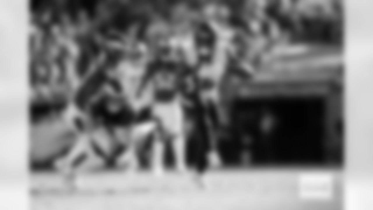 Denver Broncos wide receiver Courtland Sutton (14) runs with the ball after a reception during the Broncos' Week 5 game against the Philadelphia Eagles at Lincoln Financial Field in Philadelphia, Pennsylvania on October 5, 2025. Photo by Gabriel Christus / Denver Broncos