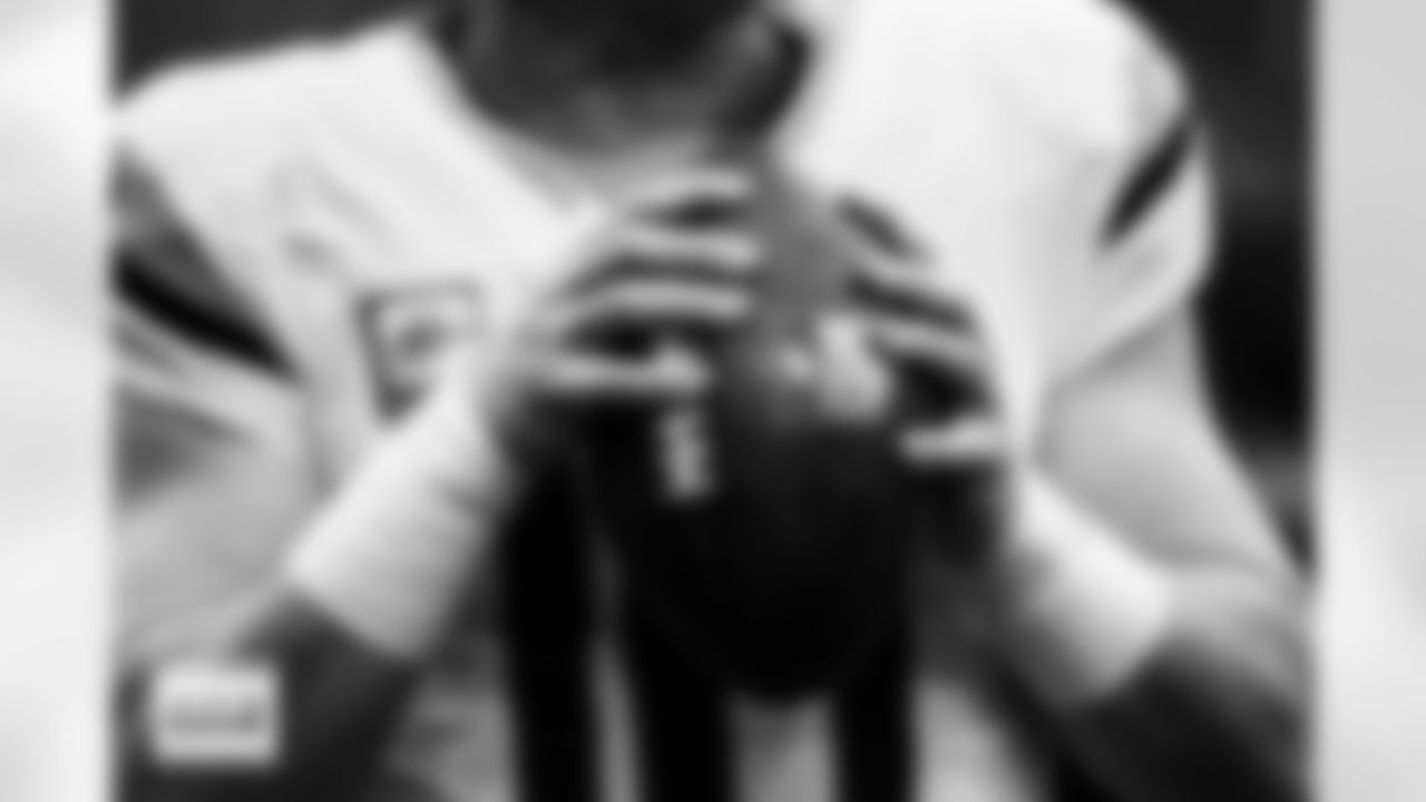 Denver Broncos quarterback Bo Nix (10) warms up before the Broncos' Week 9 game against the Houston Texans at NRG Stadium in Houston, Texas on November 2, 2025. Photo by Ben Swanson / Denver Broncos