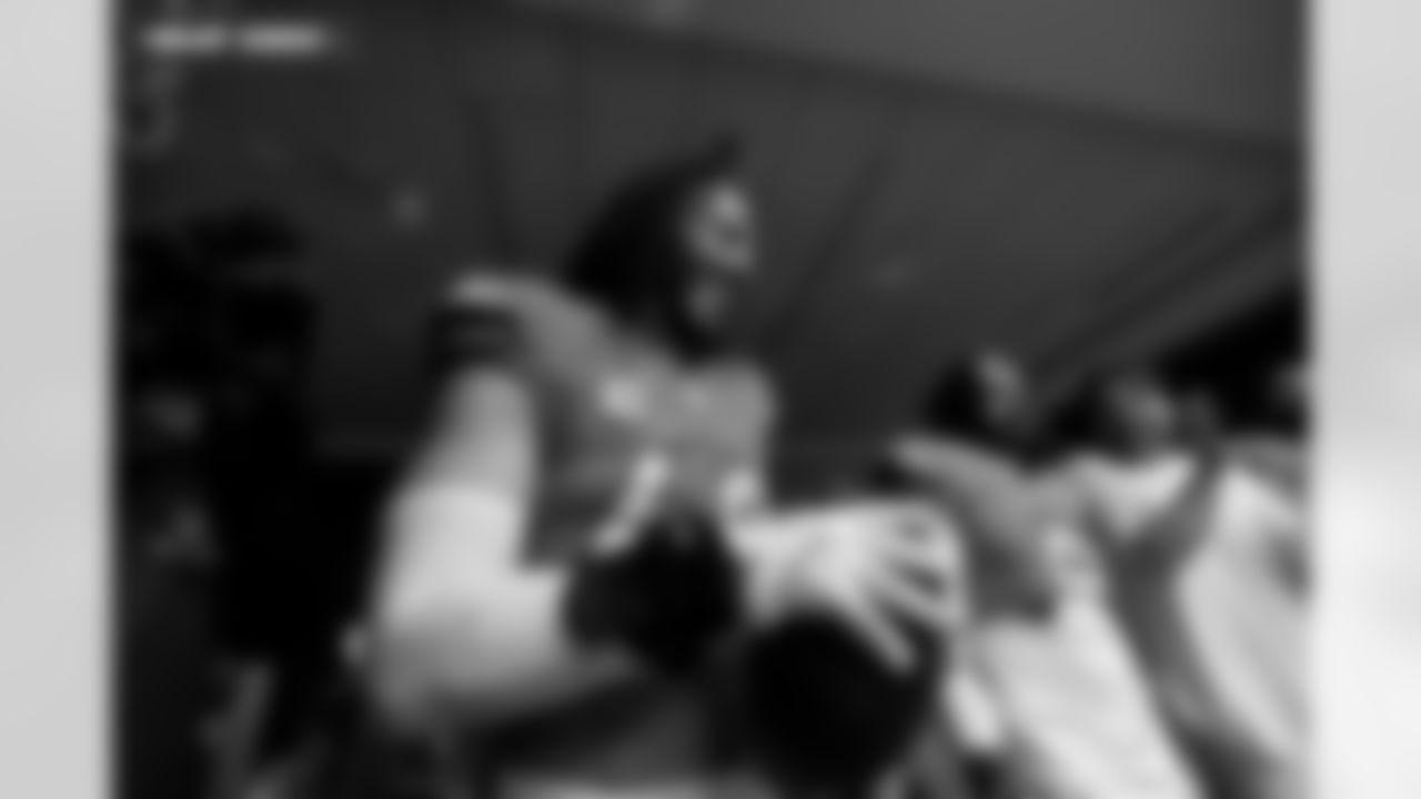 Alex Singleton during the Broncos' Divisional Round playoff game against the Buffalo Bills at Empower Field at Mile High in Denver, Colorado on January 17, 2026. Photo by Gabriel Christus / Denver Broncos