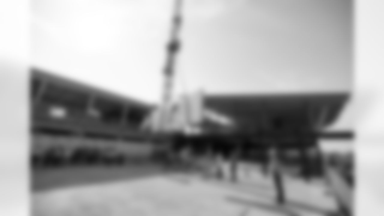 The last piece of timber is lifted during the topping out ceremony at Broncos Park Powered by CommonSpirit on Friday, August 1, 2025 in Englewood, Colorado.
Photo by Gabriel Christus / Denver Broncos