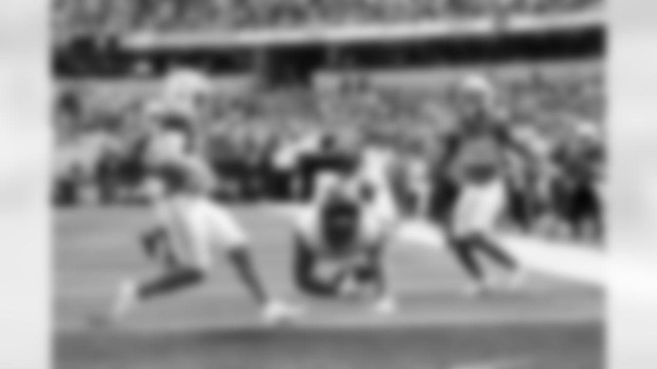 Denver Broncos running back J.K. Dobbins (27) dives into the end zone for a touchdown during the Broncos' Week 3 game against the Los Angeles Chargers at SoFi Stadium in Inglewood, California on September 21, 2025. Photo by Ben Swanson / Denver Broncos