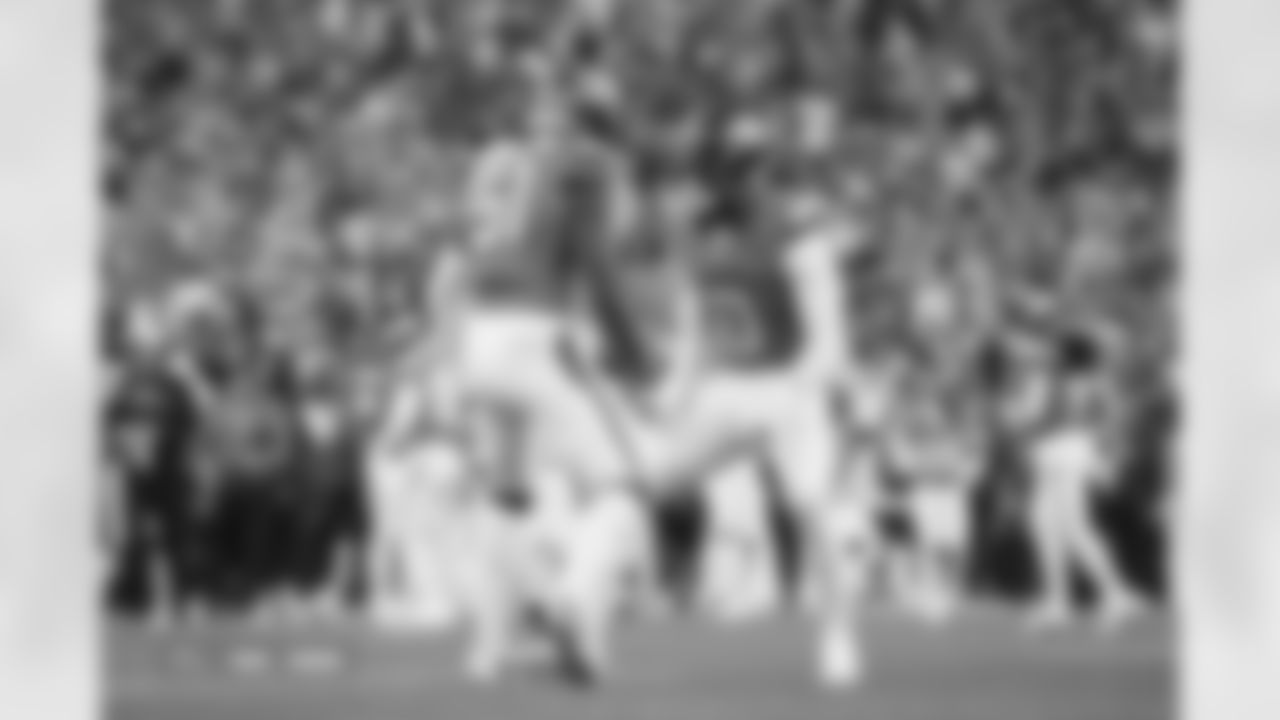 Que Robinson (51) and Jonathon Cooper (0) during the Broncos' Week 11 game against the Kansas City Chiefs at Empower Field at Mile High in Denver, Colorado on November 16, 2025. Photo by Gavin Liddell / Denver Broncos