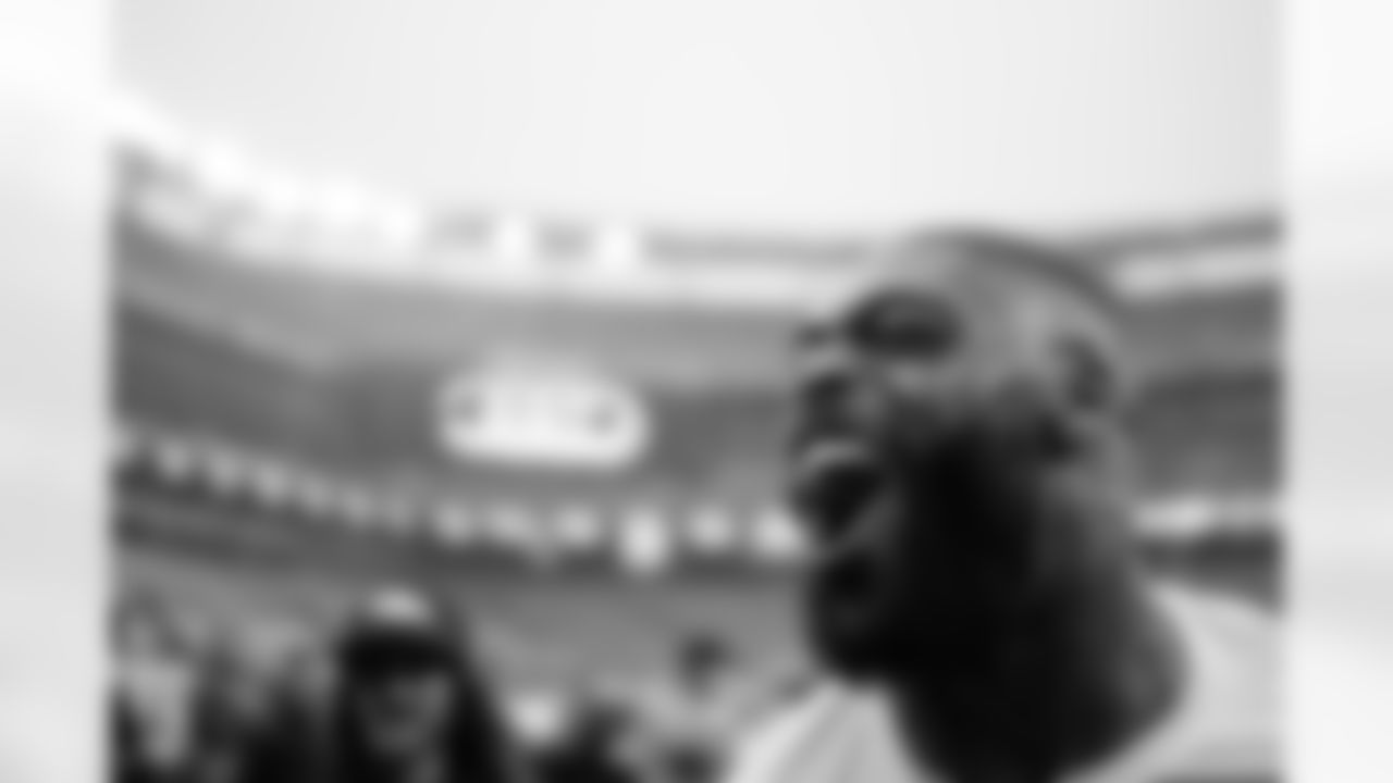 Denver Broncos linebacker Jonathon Cooper (0) yells out in celebration after the Broncos' Week 4 game against the New York Jets at MetLife Stadium in East Rutherford, New Jersey on September 29, 2024. Photo by Ben Swanson / Denver Broncos