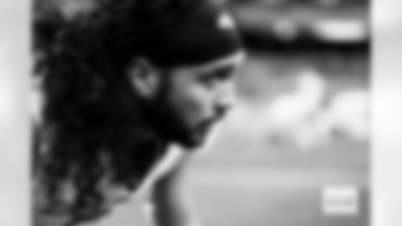 Denver Broncos safety Talanoa Hufanga (9) stretches before the Broncos' Week 14 game against the Las Vegas Raiders at Allegiant Stadium in Las Vegas, Nevada on December 7, 2025. Photo by Gabriel Christus / Denver Broncos