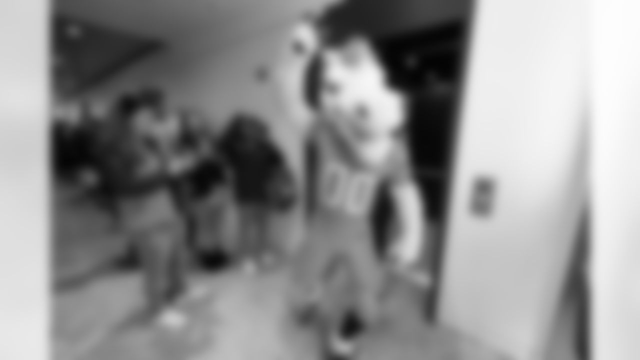 Miles the Mascot during a visit with military families on Saturday, November 29, 2025 at USO Warrior and Family Center in Fort Belvoir, Virginia.
Photo by Gabriel Christus / Denver Broncos