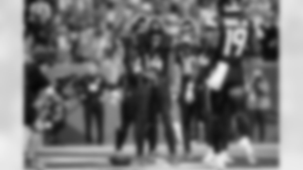 Denver Broncos wide receiver Courtland Sutton (14) celebrates after a touchdown during the Broncos' Week 4 game against the Cincinnati Bengals at Empower Field at Mile High in Denver, Colorado on September 29, 2025. Photo by Ben Swanson / Denver Broncos