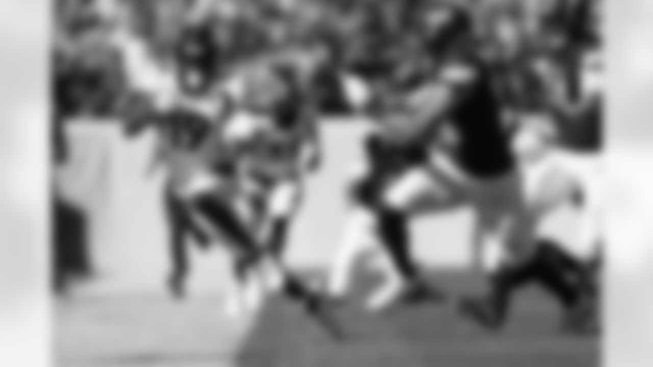 Denver Broncos wide receiver Marvin Mims Jr. (19) returns a punt during the Broncos' Week 2 game against the Washington Commanders at Empower Field at Mile High in Denver, Colorado on September 17, 2023. Photo by Gabriel Christus / Denver Broncos