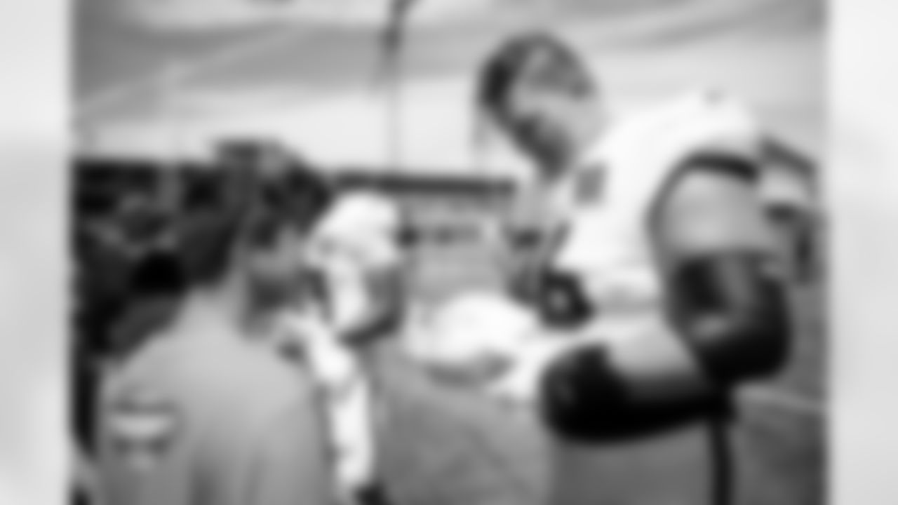 Calvin Throckmorton signs autographs for fans during a training camp practice at Broncos Park Powered by CommonSpirit on July 28, 2025 in Englewood, Colorado. Photo by Ben Swanson / Denver Broncos