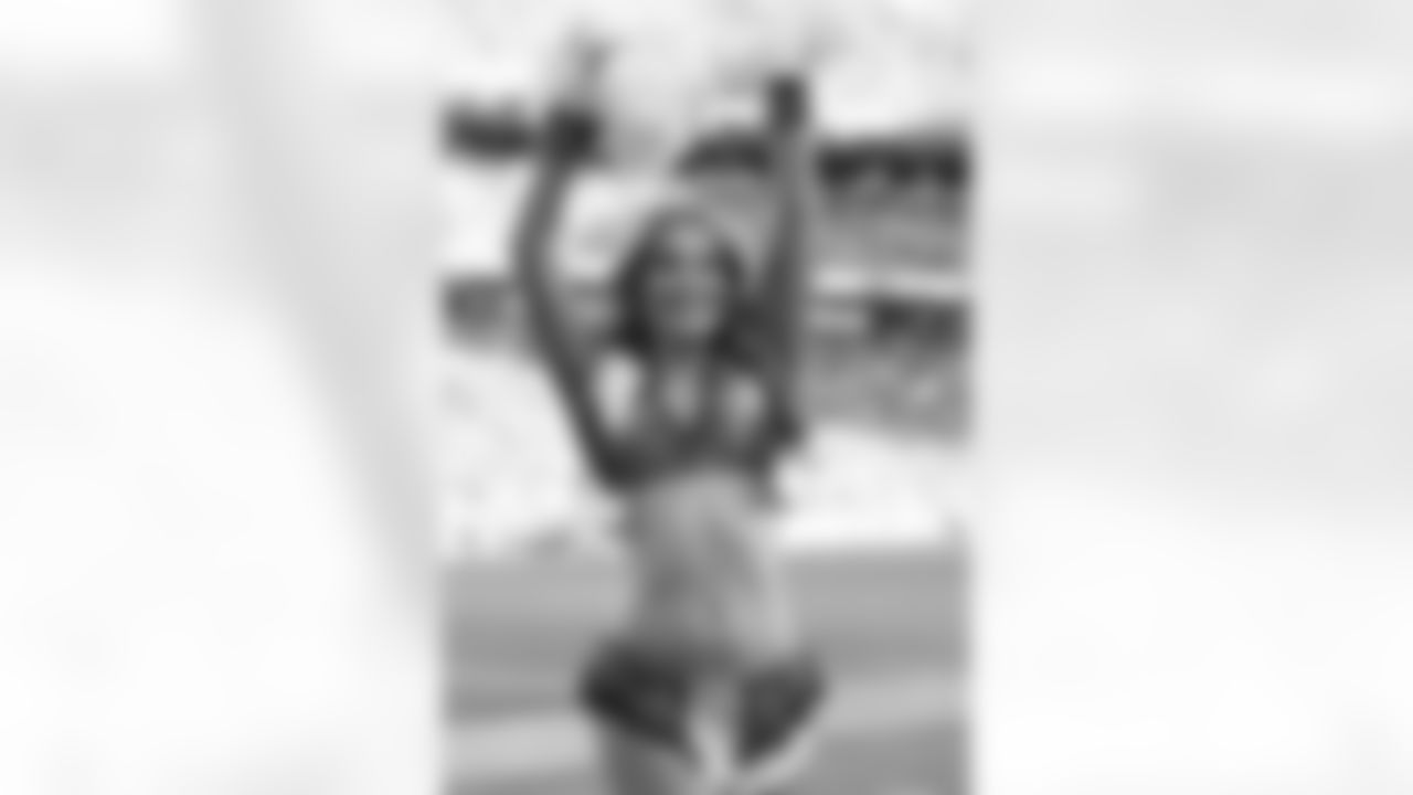 during the Broncos' Week 18 game against the Los Angeles Chargers at Empower Field at Mile High in Denver, Colorado on January 4, 2026. Photo by Adam Bratten / Denver Broncos