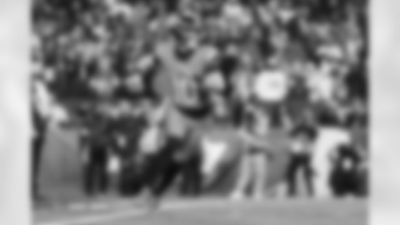 Bo Nix (10) during the Broncos' Week 13 game against the Washington Commanders at Northwest Stadium in Landover, Maryland on November 30, 2025. Photo by Gabriel Christus / Denver Broncos
