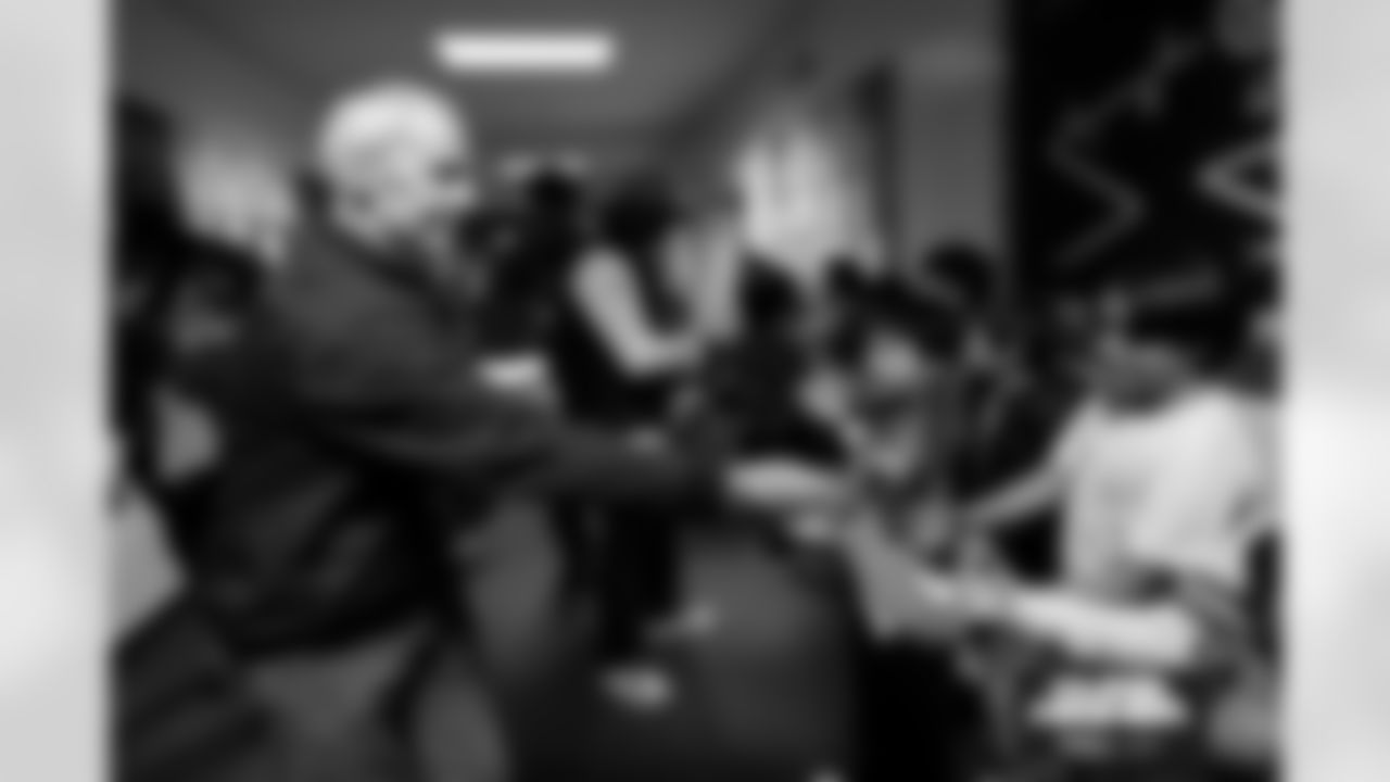 Students cheer on the Broncos during a school hallway parade to celebrate the Denver Broncos making the playoffs at Barnum Elementary School in Denver, Colorado on January 16, 2026. Photo by Ben Swanson / Denver Broncos