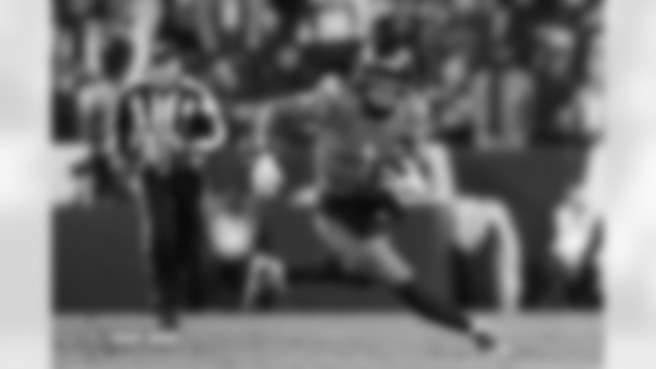 Evan Engram (1) during the Broncos' Week 13 game against the Washington Commanders at Northwest Stadium in Landover, Maryland on November 30, 2025. Photo by Gabriel Christus / Denver Broncos