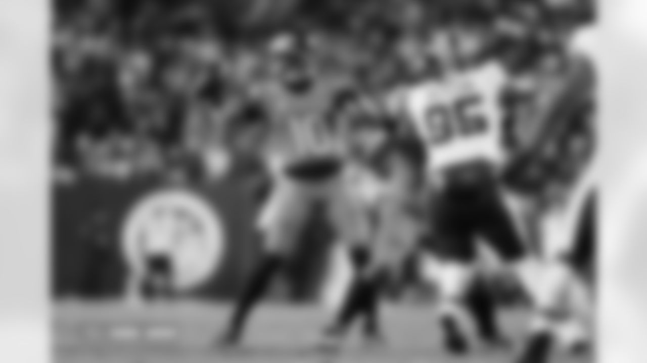 Bo Nix (10) during the Broncos' Week 13 game against the Washington Commanders at Northwest Stadium in Landover, Maryland on November 30, 2025. Photo by Ben Swanson / Denver Broncos